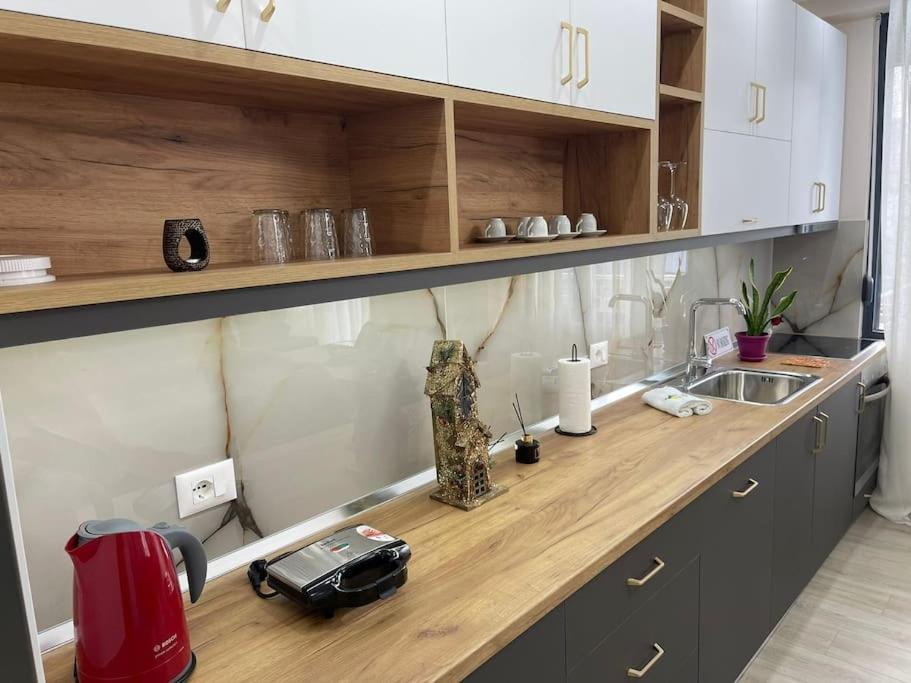 Melody Apartment In Korce Ngoại thất bức ảnh